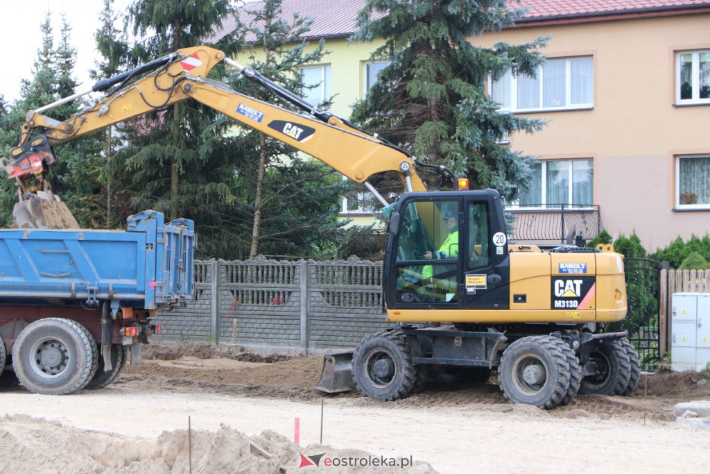 Tak powstaje nowe, duże rondo przy wjeździe do Ostrołęki [23.09.2021] - zdjęcie #31 - eOstroleka.pl