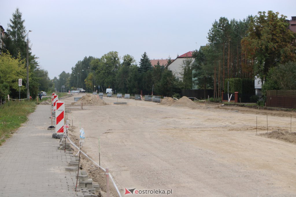 Tak powstaje nowe, duże rondo przy wjeździe do Ostrołęki [23.09.2021] - zdjęcie #27 - eOstroleka.pl