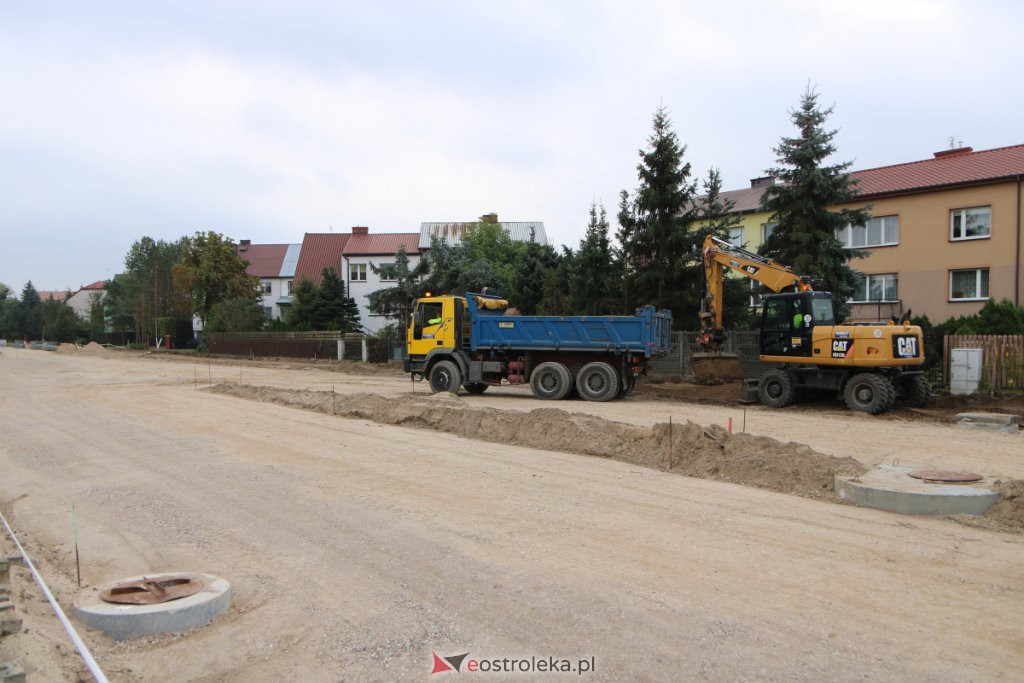 Tak powstaje nowe, duże rondo przy wjeździe do Ostrołęki [23.09.2021] - zdjęcie #54 - eOstroleka.pl