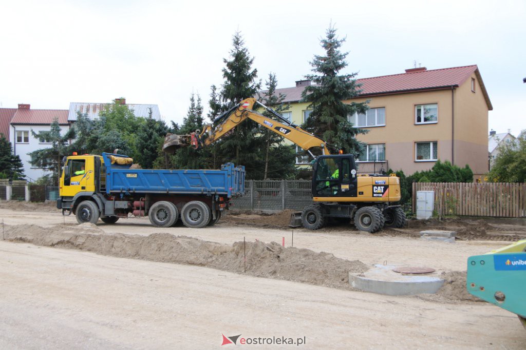 Tak powstaje nowe, duże rondo przy wjeździe do Ostrołęki [23.09.2021] - zdjęcie #58 - eOstroleka.pl