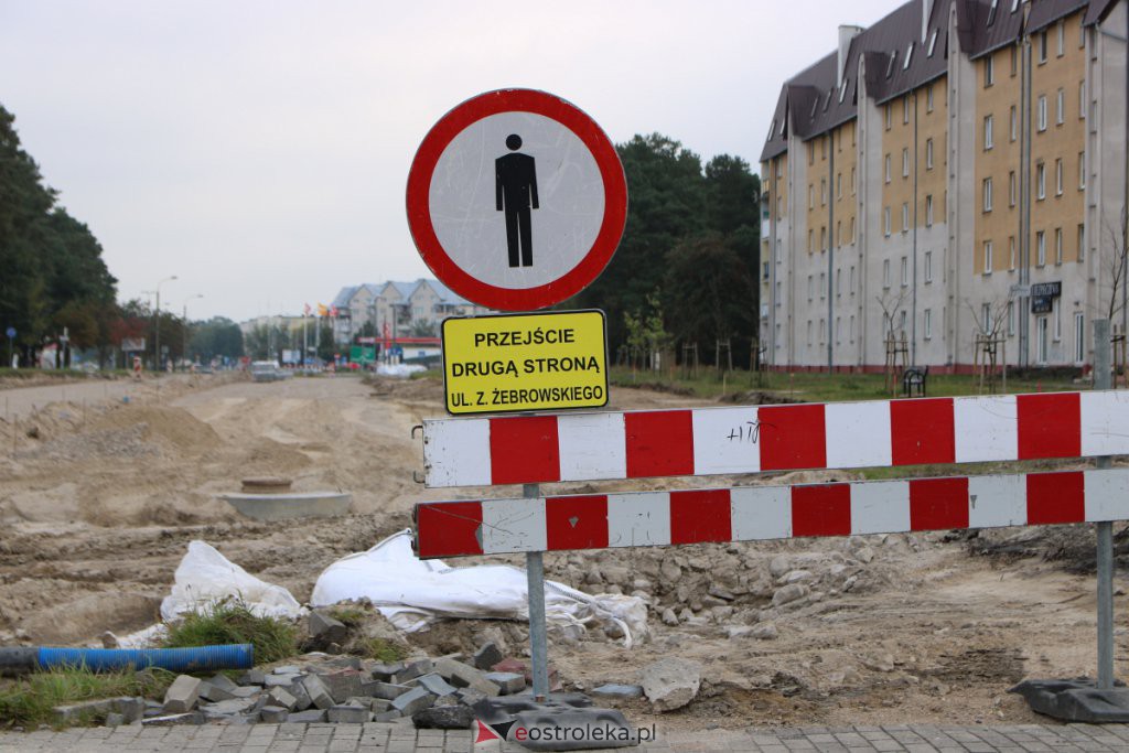 Tak powstaje nowe, duże rondo przy wjeździe do Ostrołęki [23.09.2021] - zdjęcie #9 - eOstroleka.pl