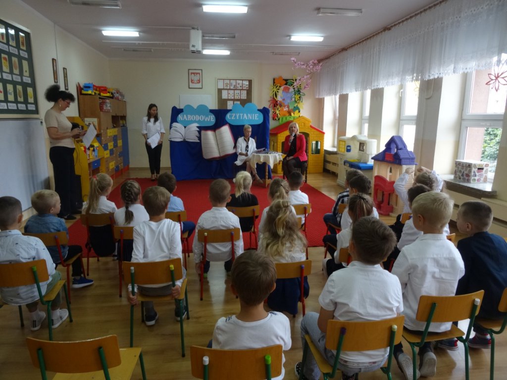 Narodowe czytanie w Przedszkolu Miejskim Nr 17 „Kraina Misiów” - zdjęcie #4 - eOstroleka.pl