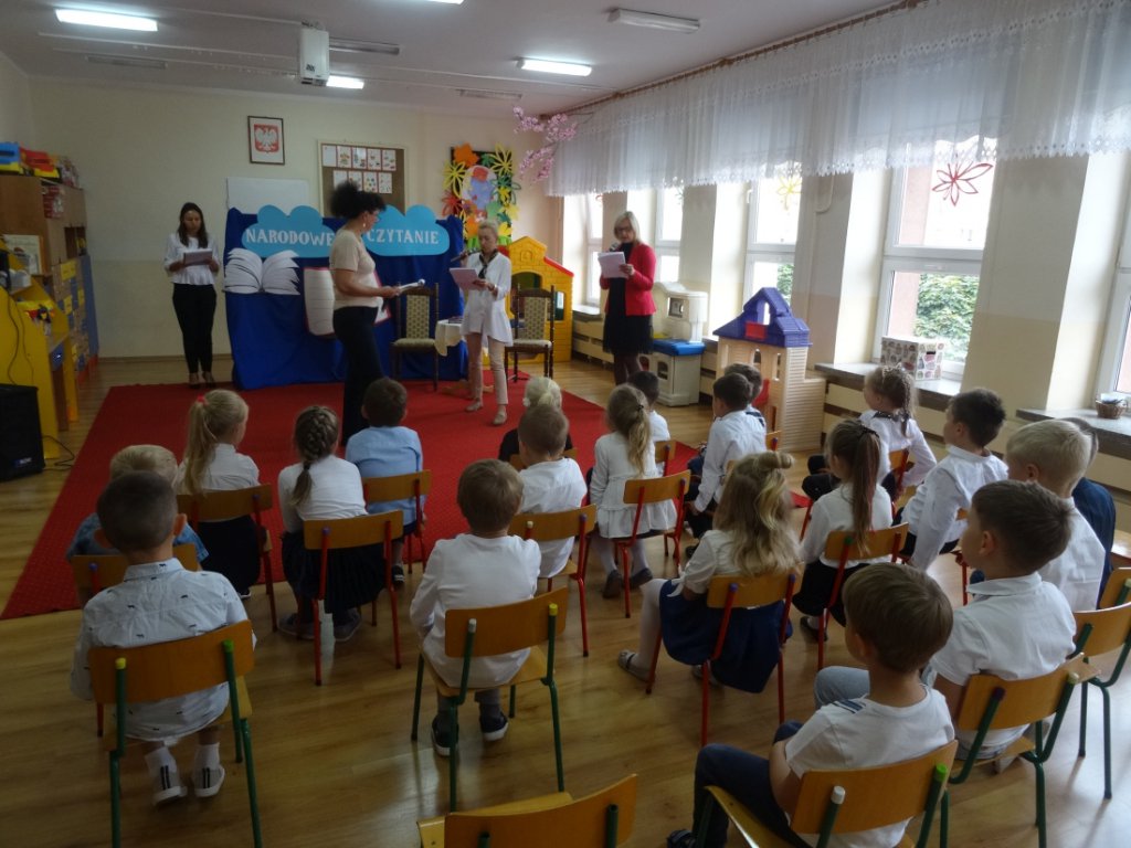Narodowe czytanie w Przedszkolu Miejskim Nr 17 „Kraina Misiów” - zdjęcie #5 - eOstroleka.pl