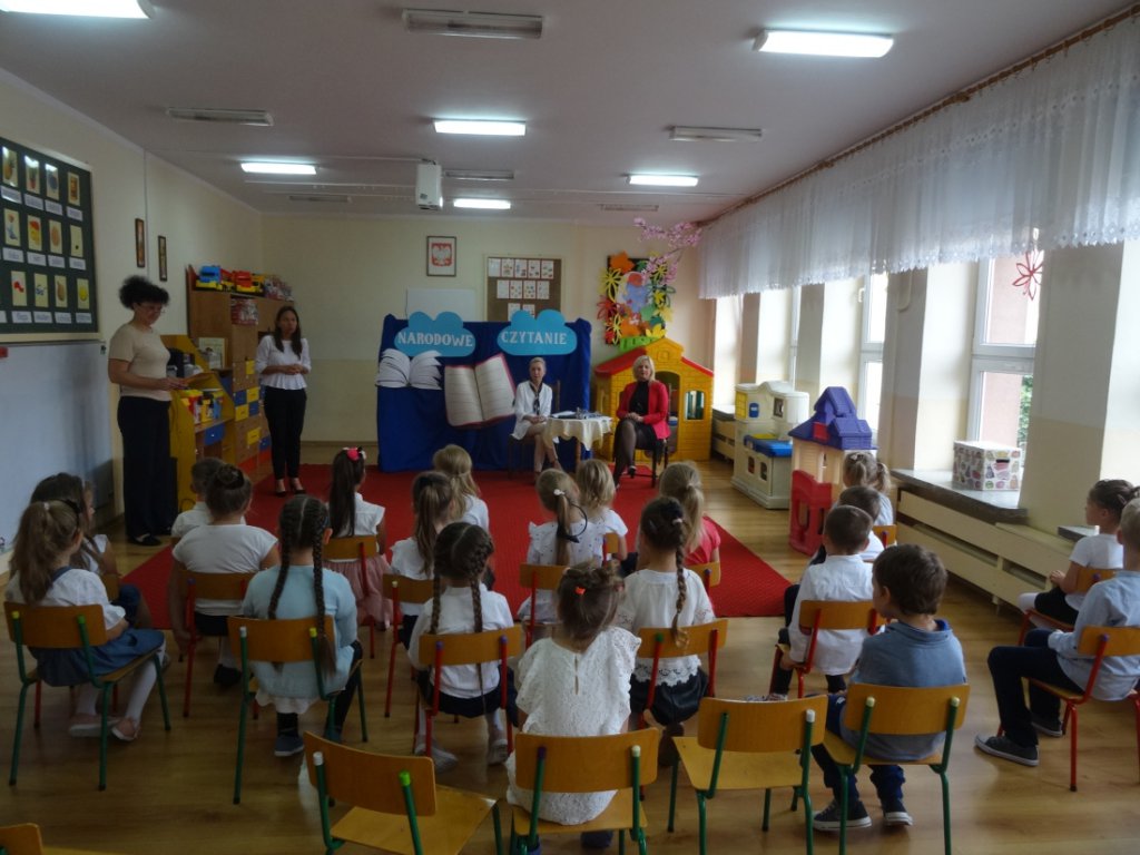 Narodowe czytanie w Przedszkolu Miejskim Nr 17 „Kraina Misiów” - zdjęcie #6 - eOstroleka.pl