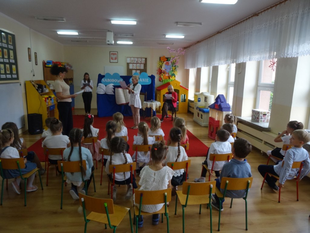 Narodowe czytanie w Przedszkolu Miejskim Nr 17 „Kraina Misiów” - zdjęcie #8 - eOstroleka.pl