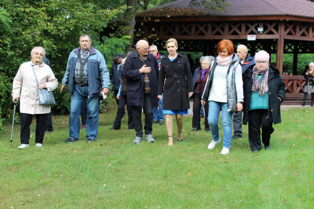 Święto pieczonego ziemniaka. Jesienny piknik integracyjny seniorów w Przystani [ZDJĘCIA] - zdjęcie #14 - eOstroleka.pl