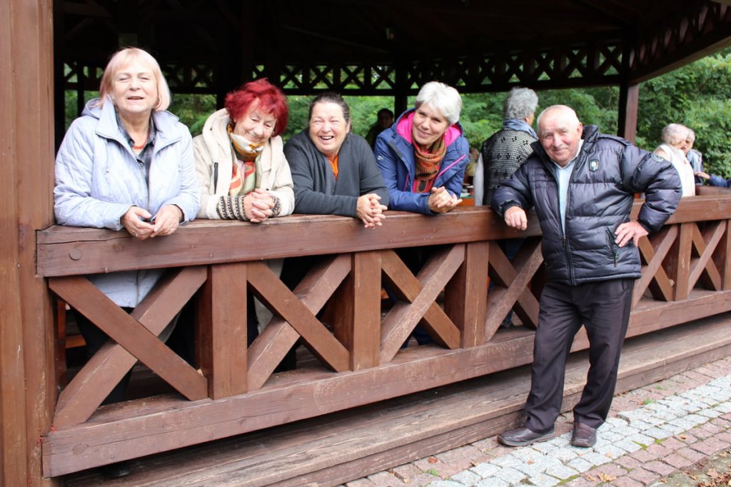 Święto pieczonego ziemniaka. Jesienny piknik integracyjny seniorów w Przystani [ZDJĘCIA] - zdjęcie #17 - eOstroleka.pl