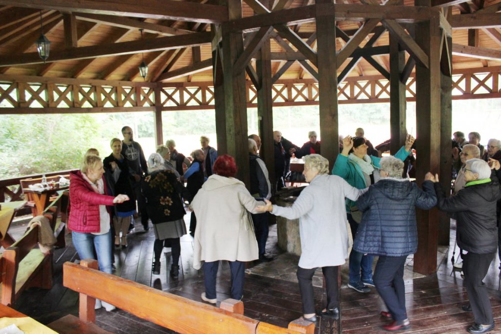 Święto pieczonego ziemniaka. Jesienny piknik integracyjny seniorów w Przystani [ZDJĘCIA] - zdjęcie #27 - eOstroleka.pl