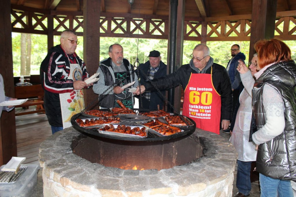 Święto pieczonego ziemniaka. Jesienny piknik integracyjny seniorów w Przystani [ZDJĘCIA] - zdjęcie #32 - eOstroleka.pl