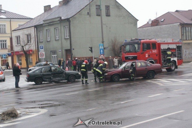 Wypadek przy Avalonie (13.01.2011) - zdjęcie #1 - eOstroleka.pl
