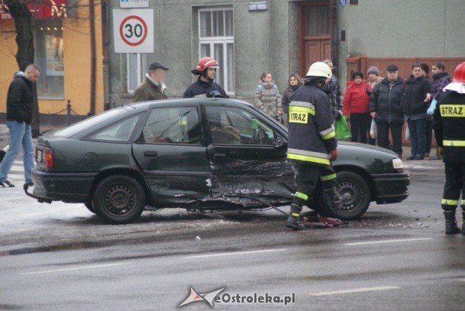 Wypadek przy Avalonie (13.01.2011) - zdjęcie #2 - eOstroleka.pl