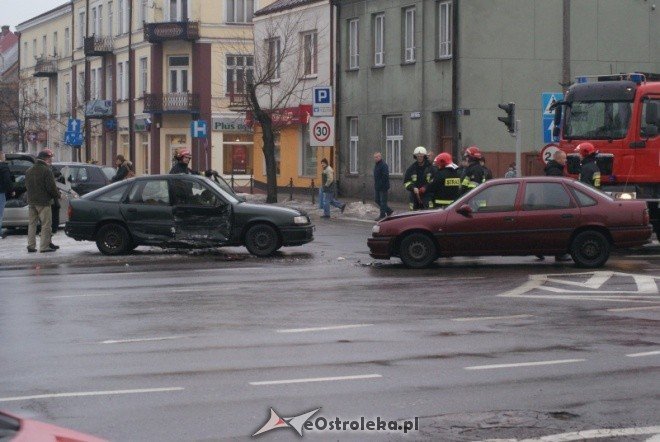 Wypadek przy Avalonie (13.01.2011) - zdjęcie #7 - eOstroleka.pl