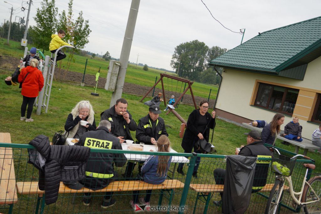 Szczepimy się z KGW. Festyn rodzinny w Brzeźnie  - zdjęcie #15 - eOstroleka.pl