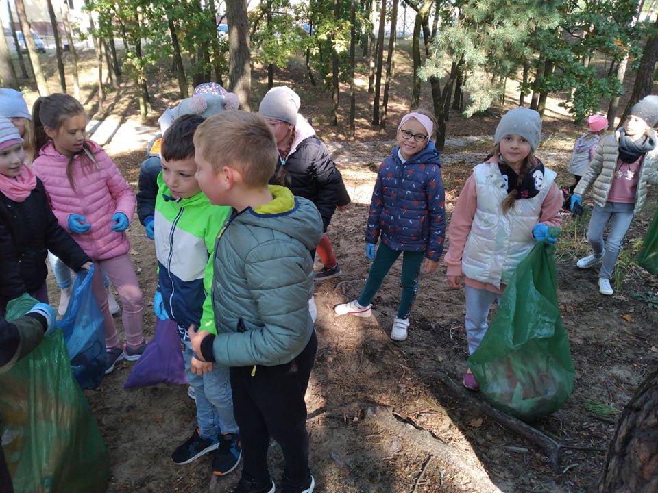 Akcja sprzątania świata w Szkole Podstawowej nr 10 [27.09.2021] - zdjęcie #1 - eOstroleka.pl