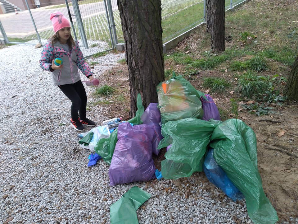 Akcja sprzątania świata w Szkole Podstawowej nr 10 [27.09.2021] - zdjęcie #2 - eOstroleka.pl