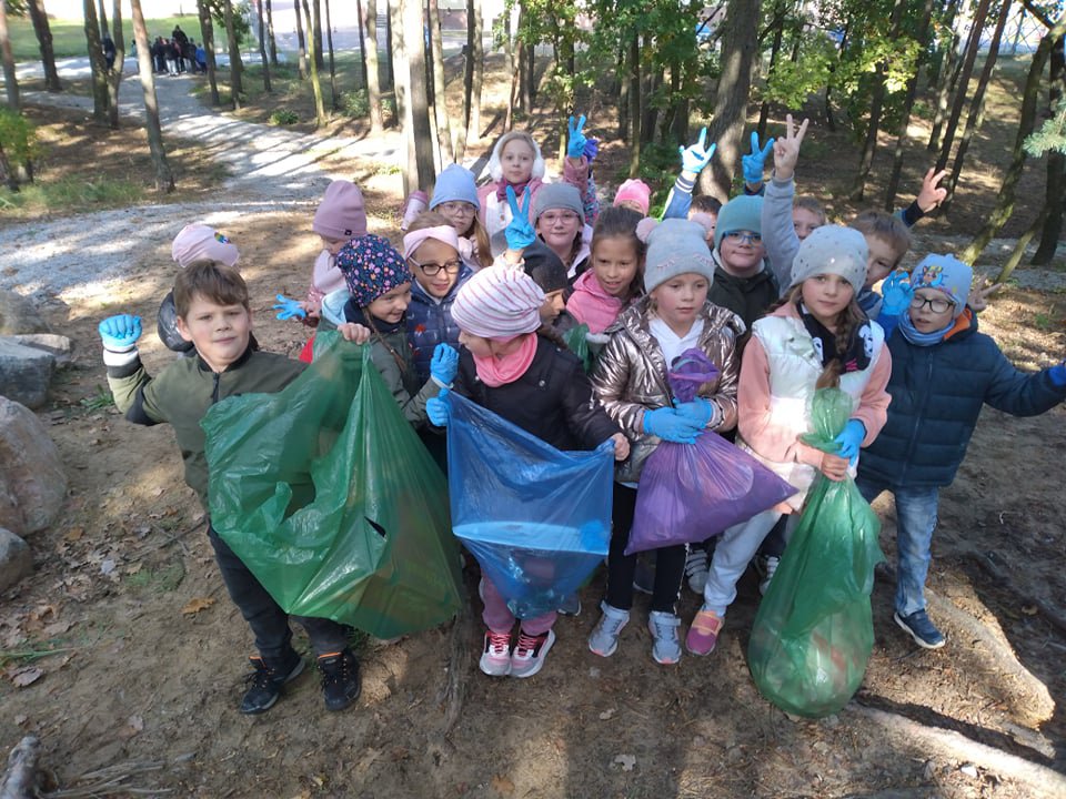 Akcja sprzątania świata w Szkole Podstawowej nr 10 [27.09.2021] - zdjęcie #11 - eOstroleka.pl