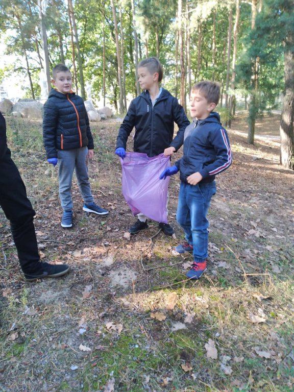 Akcja sprzątania świata w Szkole Podstawowej nr 10 [27.09.2021] - zdjęcie #12 - eOstroleka.pl