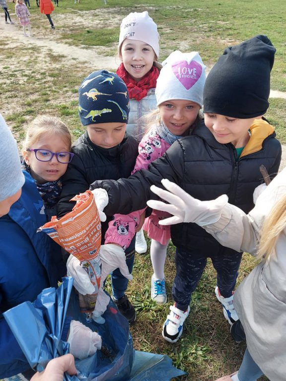 Akcja sprzątania świata w Szkole Podstawowej nr 10 [27.09.2021] - zdjęcie #15 - eOstroleka.pl