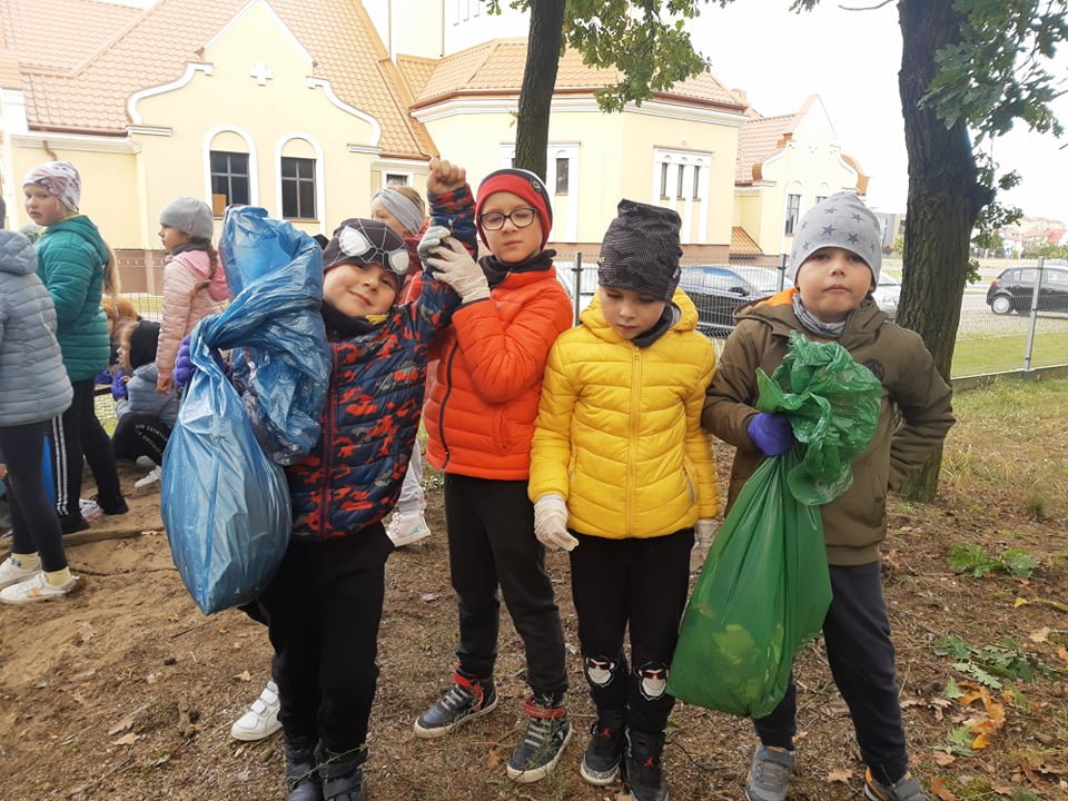 Akcja sprzątania świata w Szkole Podstawowej nr 10 [27.09.2021] - zdjęcie #16 - eOstroleka.pl