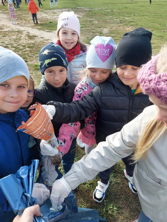 Akcja sprzątania świata w Szkole Podstawowej nr 10 [27.09.2021] - zdjęcie #17 - eOstroleka.pl