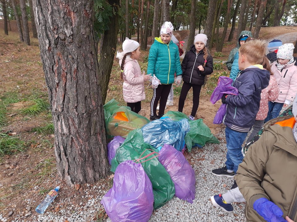 Akcja sprzątania świata w Szkole Podstawowej nr 10 [27.09.2021] - zdjęcie #28 - eOstroleka.pl