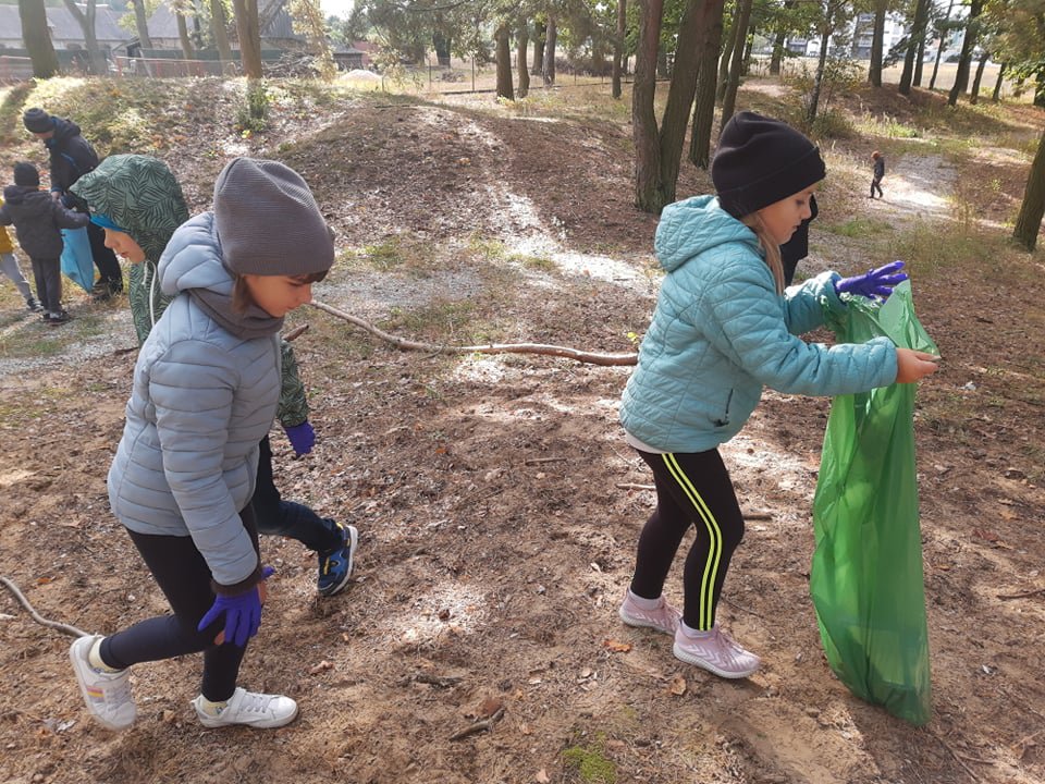 Akcja sprzątania świata w Szkole Podstawowej nr 10 [27.09.2021] - zdjęcie #31 - eOstroleka.pl