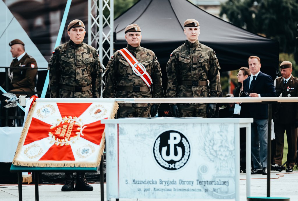 5 Mazowiecka Brygada Obrony Terytorialnej ma swój sztandar [28.09.2021] - zdjęcie #3 - eOstroleka.pl