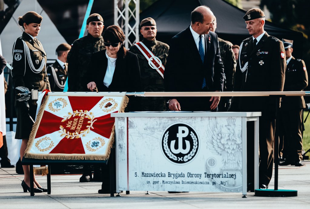 5 Mazowiecka Brygada Obrony Terytorialnej ma swój sztandar [28.09.2021] - zdjęcie #5 - eOstroleka.pl