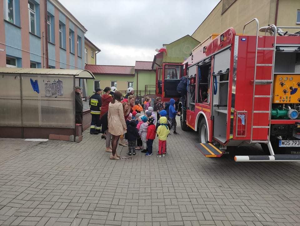Próbna ewakuacja szkoły w Dylewie [23.09.2021] - zdjęcie #1 - eOstroleka.pl