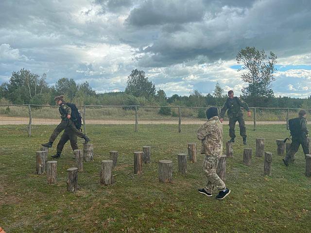 Uczniowie „dwójki” na V Pętli Taktycznej GROM w Czerwonym Borze [24.09.2021] - zdjęcie #7 - eOstroleka.pl