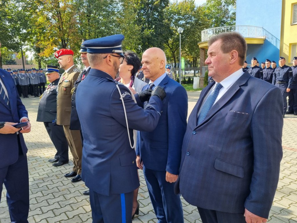 Wręczenie medali za długoletnią służbę oraz za zasługi dla policji - zdjęcie #6 - eOstroleka.pl