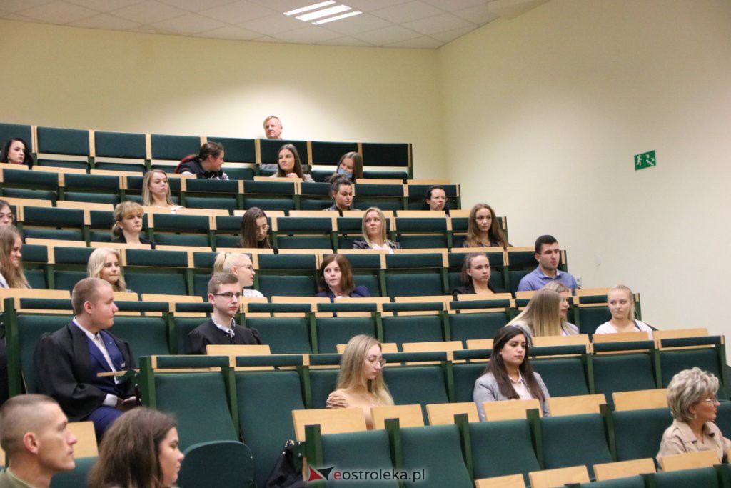 Inauguracja roku akademickiego w Wyższej Szkole Administracji Publicznej w Ostrołęce [01.10.2021] - zdjęcie #59 - eOstroleka.pl