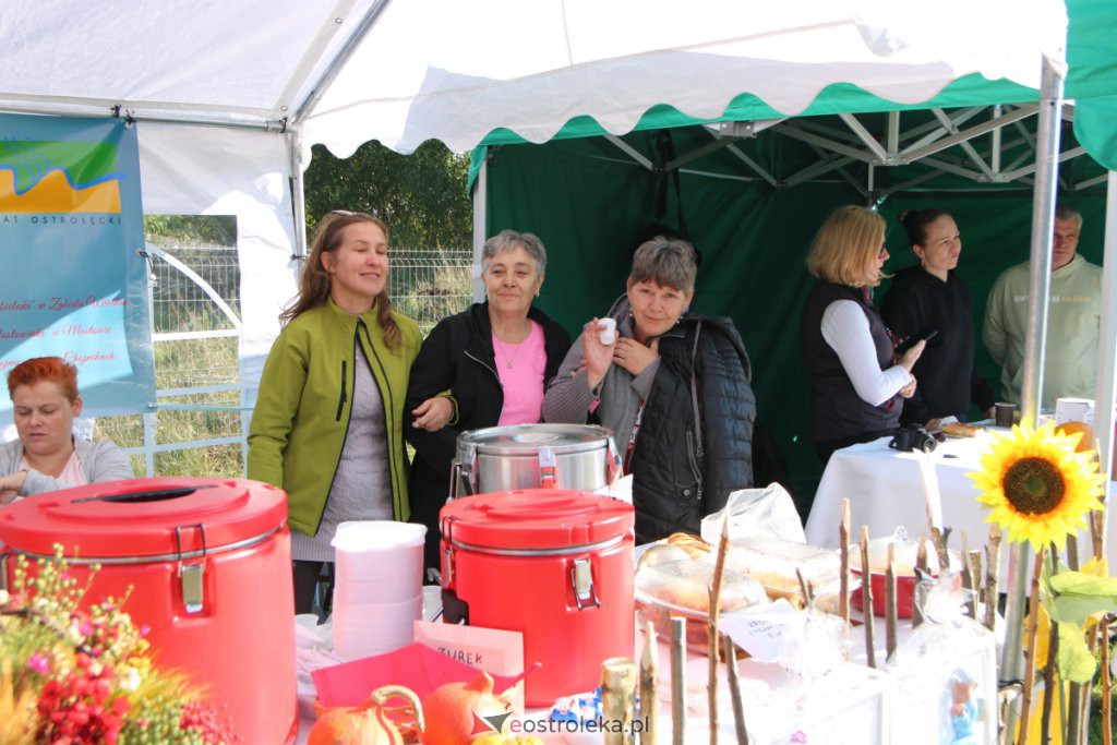 Festyn charytatywny Pomaganie przez podjadanie w Nowej Wsi Wchodniej [03.10.2021] - zdjęcie #28 - eOstroleka.pl