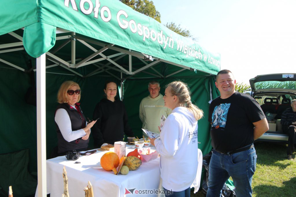 Festyn charytatywny Pomaganie przez podjadanie w Nowej Wsi Wchodniej [03.10.2021] - zdjęcie #30 - eOstroleka.pl