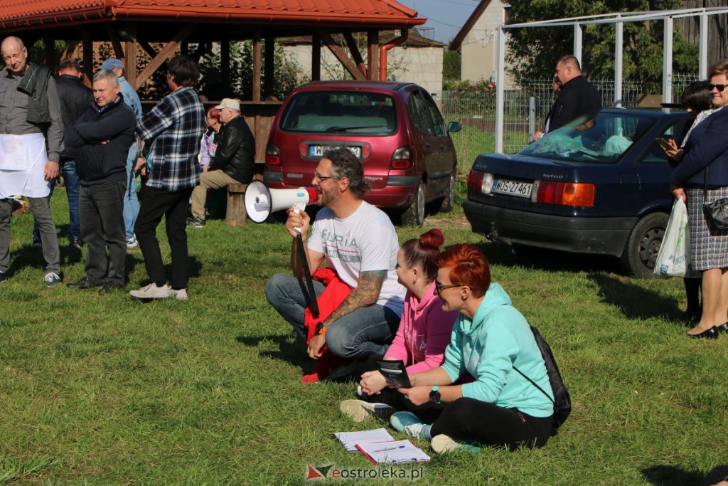 Festyn charytatywny Pomaganie przez podjadanie w Nowej Wsi Wchodniej [03.10.2021] - zdjęcie #36 - eOstroleka.pl