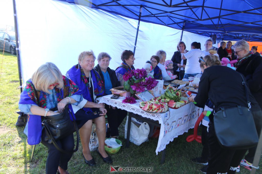 Festyn charytatywny Pomaganie przez podjadanie w Nowej Wsi Wchodniej [03.10.2021] - zdjęcie #38 - eOstroleka.pl