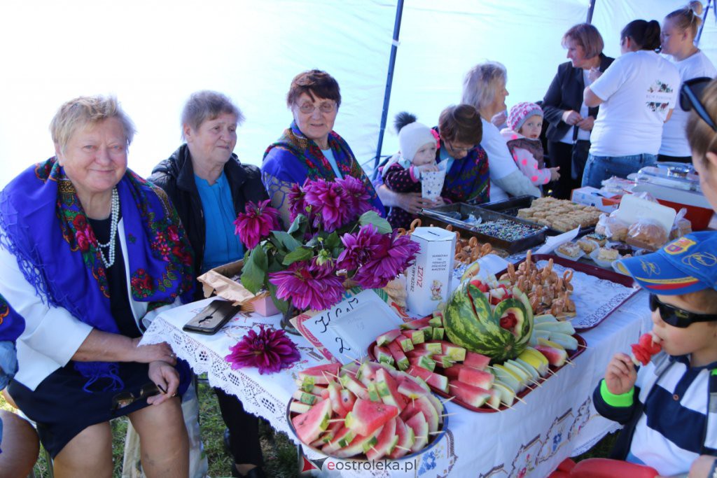 Festyn charytatywny Pomaganie przez podjadanie w Nowej Wsi Wchodniej [03.10.2021] - zdjęcie #40 - eOstroleka.pl