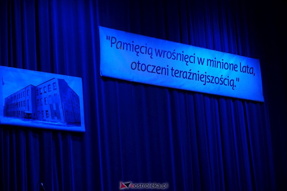Jubileusz 100-lecia ZSZ 1 - Akademia pt. „Pamięcią wrośnięci w minione lata, otoczeni teraźniejszością” - zdjęcie #1 - eOstroleka.pl