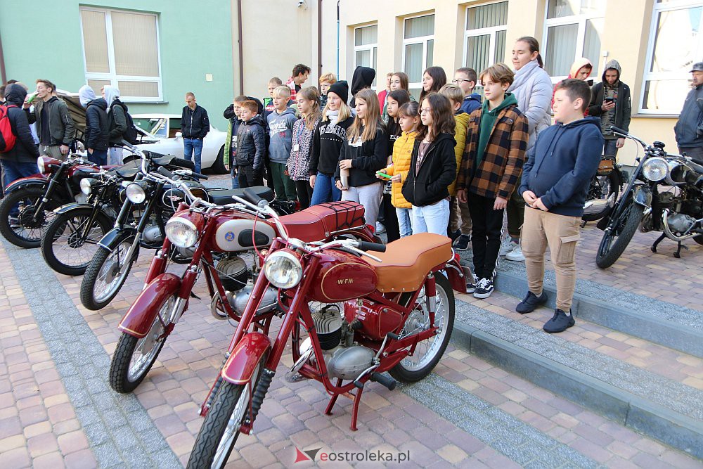 100-lecie Zespołu Szkół Zawodowych nr 1 i spotkanie z zabytkową motoryzacją [08.10.2021] - zdjęcie #37 - eOstroleka.pl