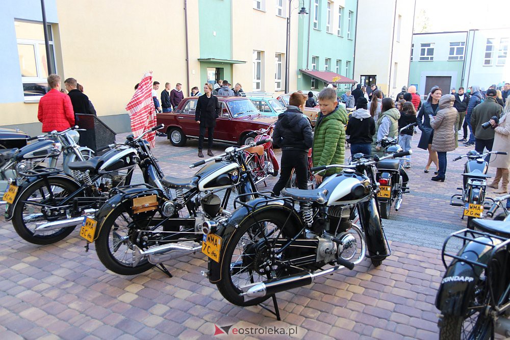 100-lecie Zespołu Szkół Zawodowych nr 1 i spotkanie z zabytkową motoryzacją [08.10.2021] - zdjęcie #31 - eOstroleka.pl