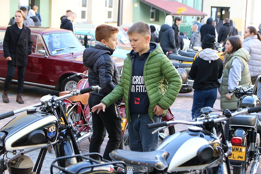 100-lecie Zespołu Szkół Zawodowych nr 1 i spotkanie z zabytkową motoryzacją [08.10.2021] - zdjęcie #30 - eOstroleka.pl