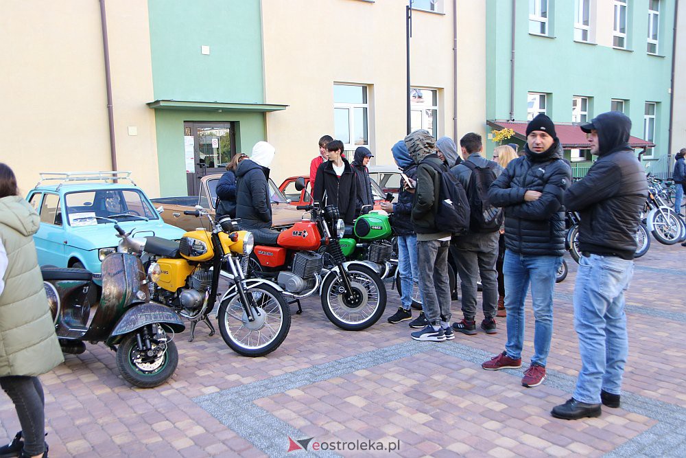 100-lecie Zespołu Szkół Zawodowych nr 1 i spotkanie z zabytkową motoryzacją [08.10.2021] - zdjęcie #15 - eOstroleka.pl
