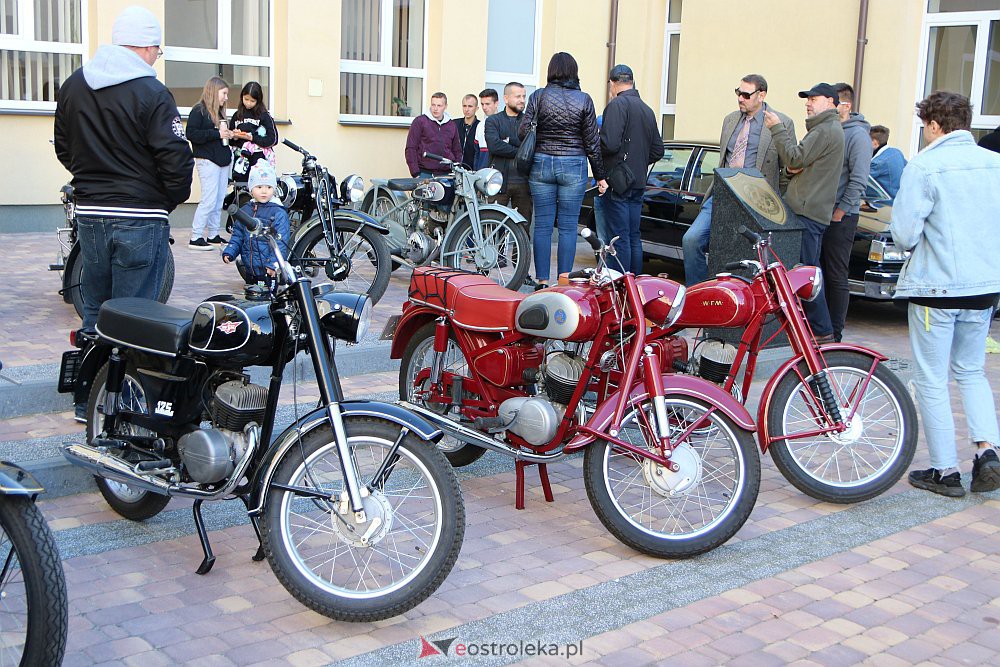 100-lecie Zespołu Szkół Zawodowych nr 1 i spotkanie z zabytkową motoryzacją [08.10.2021] - zdjęcie #14 - eOstroleka.pl