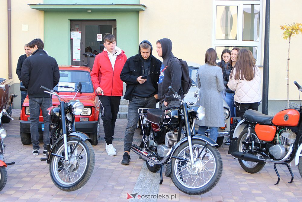 100-lecie Zespołu Szkół Zawodowych nr 1 i spotkanie z zabytkową motoryzacją [08.10.2021] - zdjęcie #10 - eOstroleka.pl
