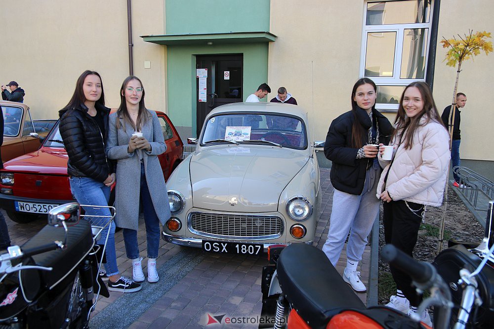 100-lecie Zespołu Szkół Zawodowych nr 1 i spotkanie z zabytkową motoryzacją [08.10.2021] - zdjęcie #8 - eOstroleka.pl