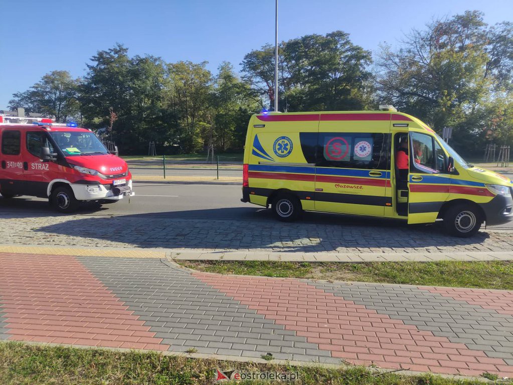 Wypadek na Witosa. Dostawczakiem wjechał w tył osobówki  [09.10.2021] - zdjęcie #14 - eOstroleka.pl