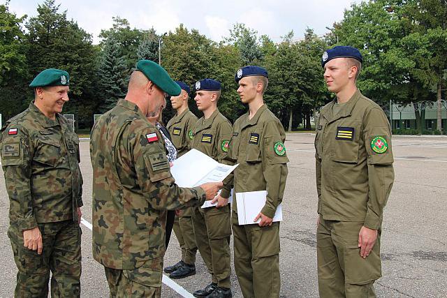 Klasy mundurowe z „dwójki” na obozie szkoleniowym w koszarach 2.ORP [11.10.2021] - zdjęcie #15 - eOstroleka.pl