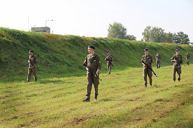 Klasy mundurowe z „dwójki” na obozie szkoleniowym w koszarach 2.ORP [11.10.2021] - zdjęcie #3 - eOstroleka.pl