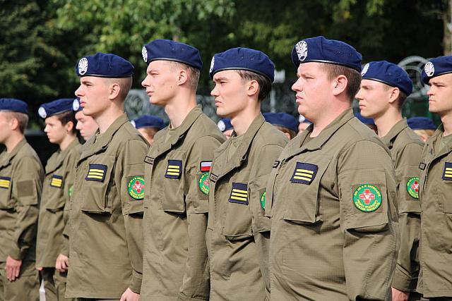 Klasy mundurowe z „dwójki” na obozie szkoleniowym w koszarach 2.ORP [11.10.2021] - zdjęcie #7 - eOstroleka.pl