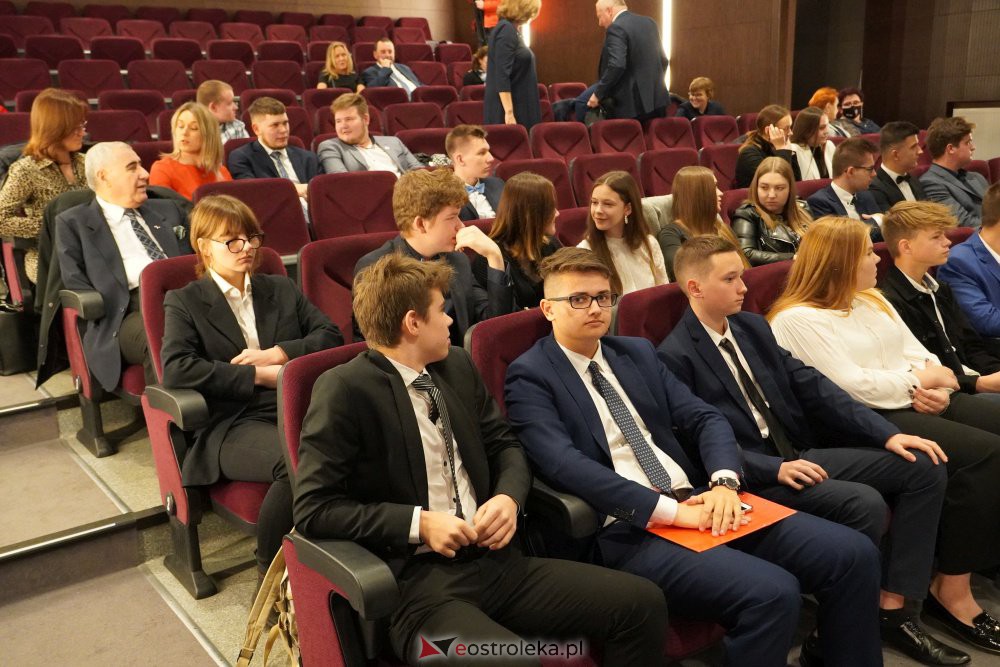 I sesja Młodzieżowej Rady Miasta II Kadencji - zdjęcie #10 - eOstroleka.pl
